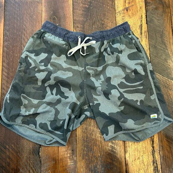 VUORI Men's Camo Banks 7" Versatile Athletic Shorts - Picture 2 of 8